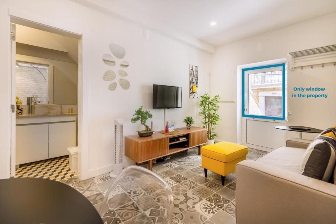 Apartment Historical Compact Flat Lisbon