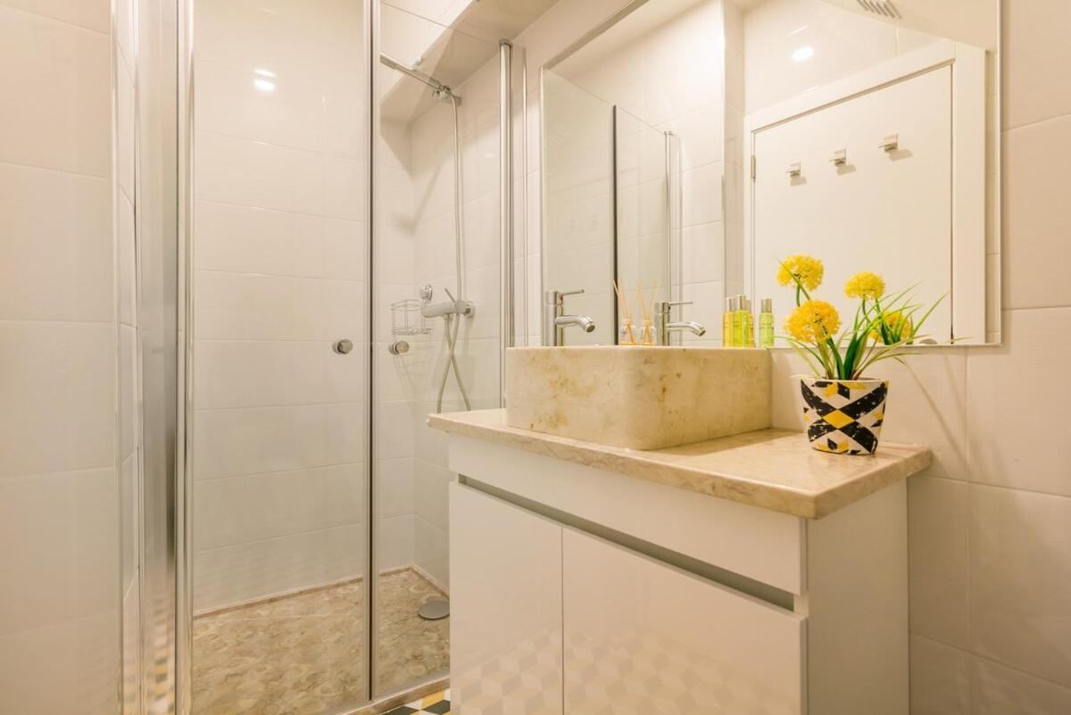 Historical Compact Flat * Lisbon